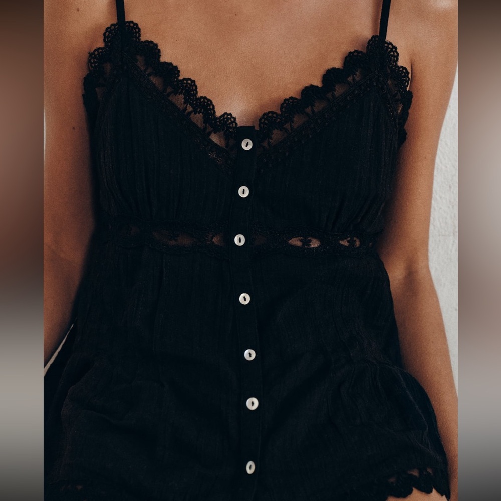 NWT Zara embroidered top. Size S